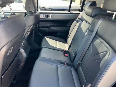 Used 2025 Hyundai Santa Fe SEL FWD image 23