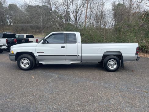 Used 2000 Dodge Ram 2500 Truck SLT image 2