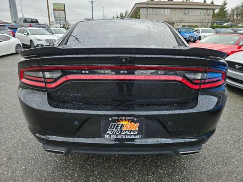 Used 2018 Dodge Charger SXT w/ Blacktop Package image 13