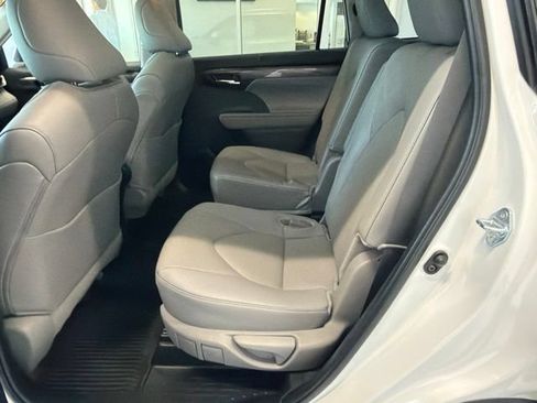 Used 2024 Toyota Highlander Platinum AWD/4WD image 21
