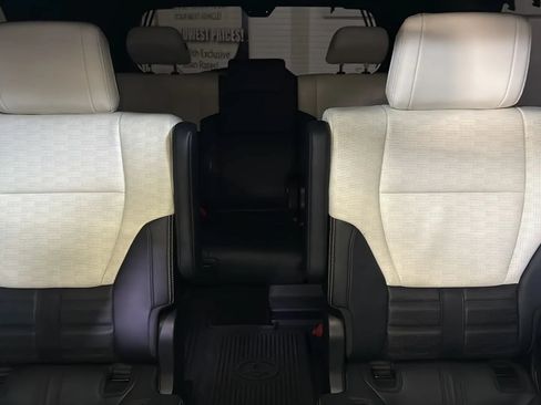 Used 2023 Toyota Sequoia Capstone AWD/4WD image 34