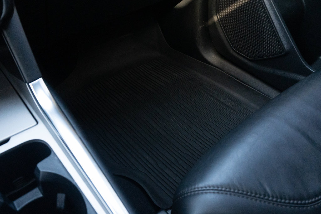 Used 2021 Ford Explorer Platinum w/ Premium Technology Package RWD image 37