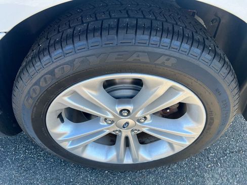 Used 2013 Ford Taurus SEL image 10