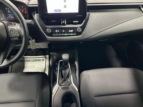 Used 2025 Toyota Corolla LE image 38