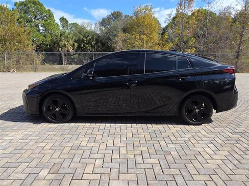 Certified 2022 Toyota Prius L Eco image 8