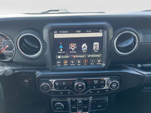 Used 2020 Jeep Wrangler Unlimited Sahara AWD/4WD image 16