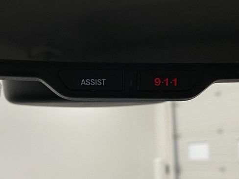 Used 2018 Jeep Cherokee Limited w/ High Altitude Package image 27