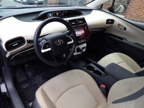 Used 2016 Toyota Prius image 12