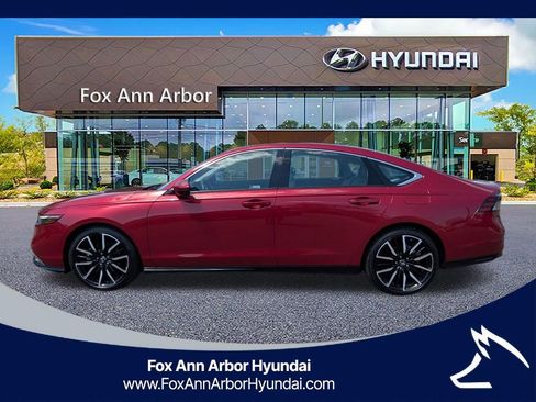 Used 2023 Honda Accord Touring image 2