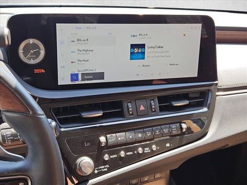 Used 2024 Lexus ES 300h w/ Accessory Package (Z2) FWD image 13