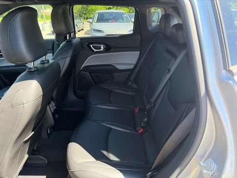 Used 2023 Jeep Compass Limited w/ Sun and Sound Group AWD/4WD image 15