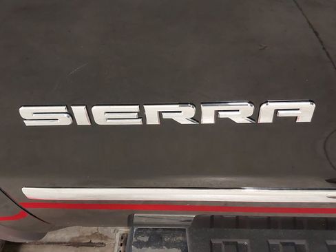 Used 2018 GMC Sierra 1500 SLT w/ SLT Premium Package image 33