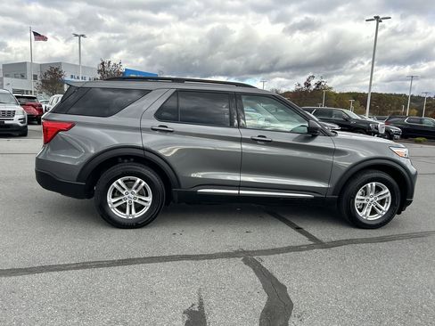 Used 2023 Ford Explorer XLT image 8