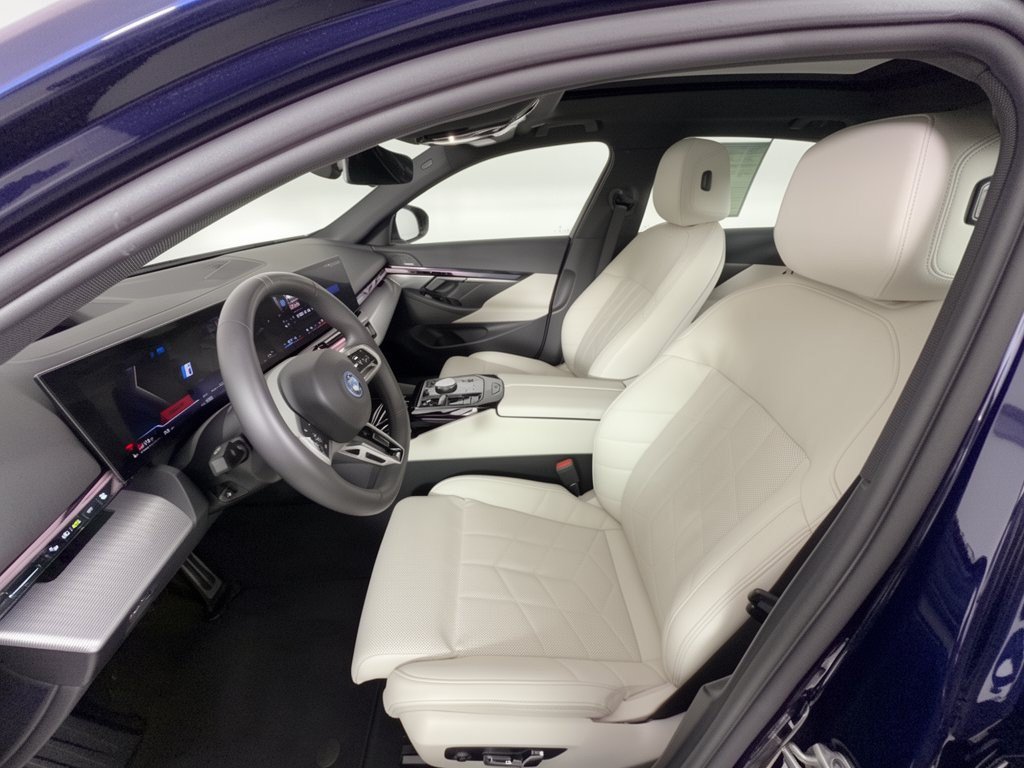 Certified 2026 BMW 550e xDrive AWD/4WD image 5
