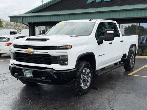 Used 2024 Chevrolet Silverado 2500 Custom w/ Custom Value Package AWD/4WD image 7