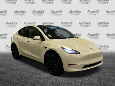 Used 2023 Tesla Model Y AWD image 2