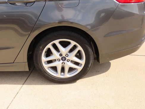 Used 2015 Ford Fusion SE image 16