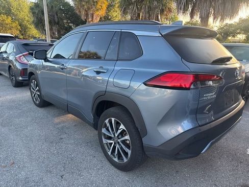 Used 2023 Toyota Corolla Cross XLE image 3