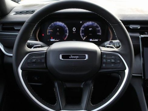 New 2025 Jeep Grand Cherokee Laredo X w/ Luxury Tech Group I image 12