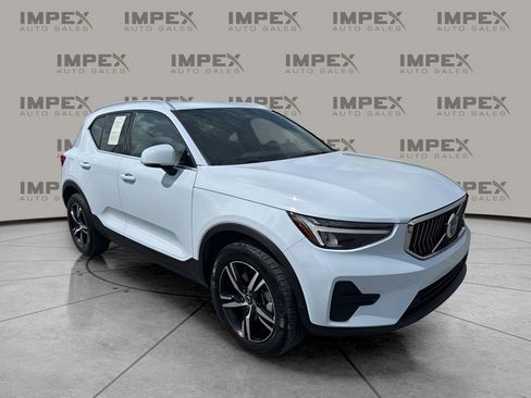 Used 2025 Volvo XC40 B5 Core AWD/4WD image 7
