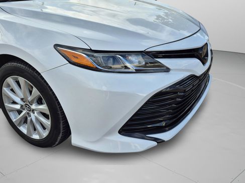 Used 2019 Toyota Camry LE FWD image 32
