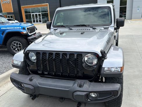 Used 2021 Jeep Gladiator Sport AWD/4WD image 8