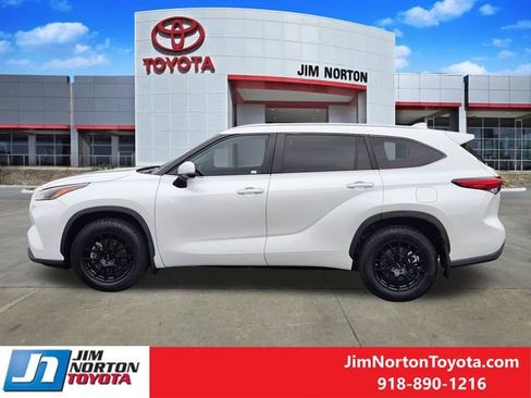 Used 2023 Toyota Highlander XLE AWD/4WD image 5