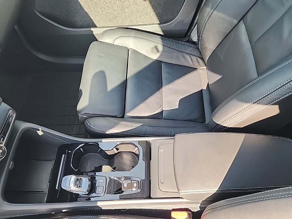 Certified 2023 Volvo XC40 B5 Plus w/ Driver Assist Package AWD/4WD image 12