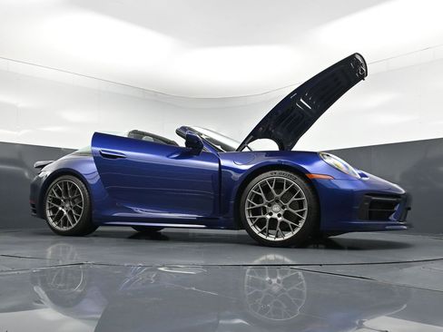 Certified 2024 Porsche 911 Targa 4S w/ Premium Package AWD/4WD image 29