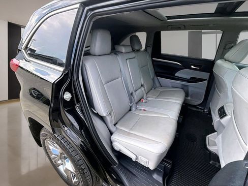 Used 2019 Toyota Highlander Limited Platinum AWD/4WD image 27