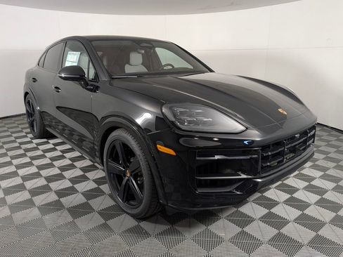 New 2026 Porsche Cayenne GTS image 9