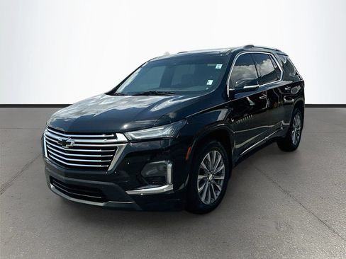 Used 2023 Chevrolet Traverse Premier FWD image 3