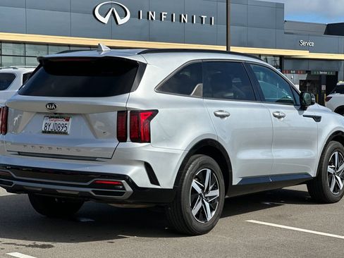 Used 2021 Kia Sorento S image 4