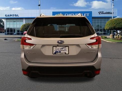 Used 2021 Subaru Forester Premium image 4