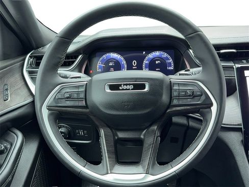 Used 2024 Jeep Grand Cherokee L Limited w/ Luxury Tech Group II image 19