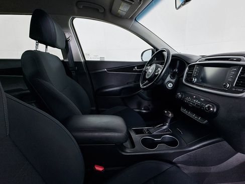 Used 2017 Kia Sorento LX w/ LX Convenience Package image 27