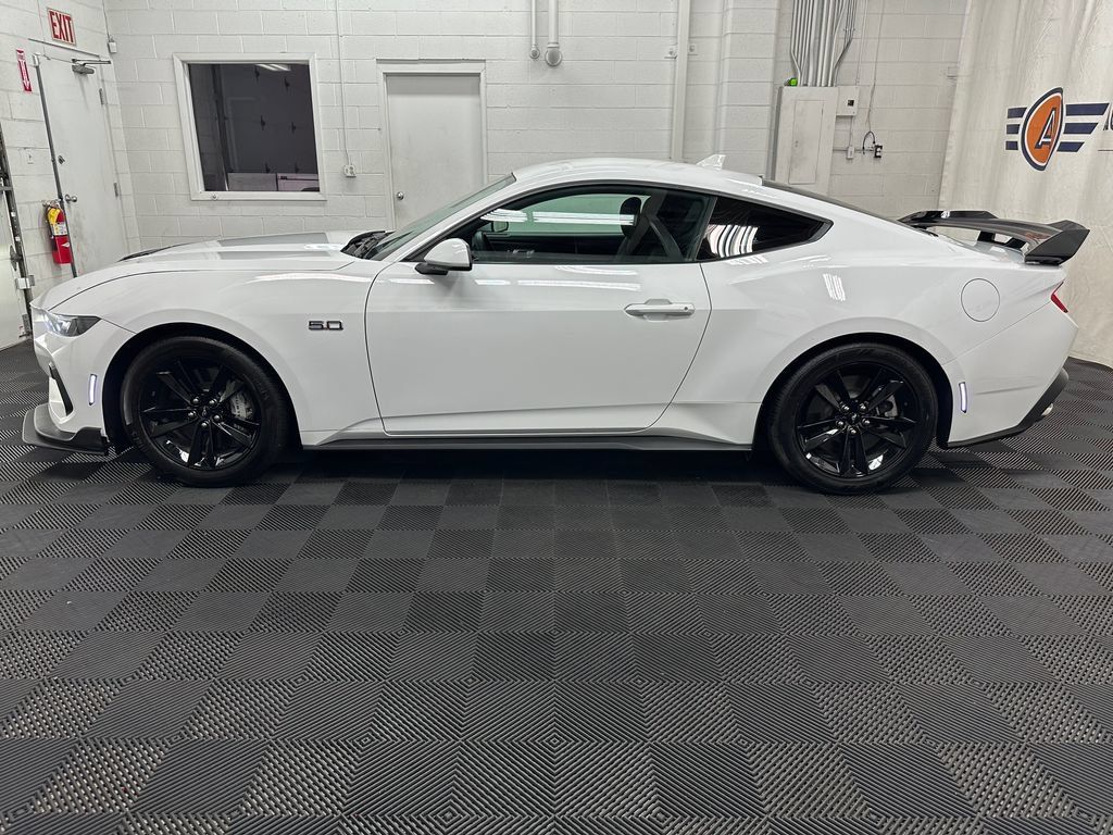 Used 2025 Ford Mustang GT RWD image 6
