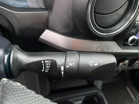 Used 2020 Toyota Tacoma TRD Off-Road image 35