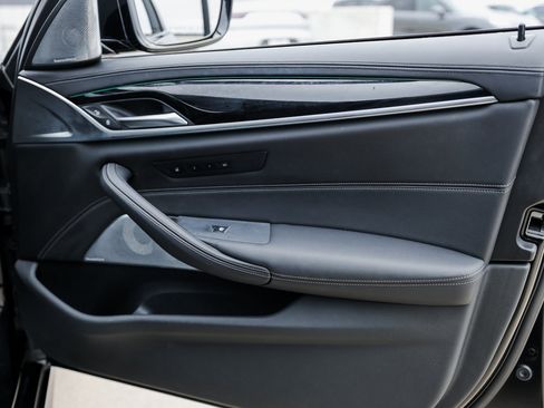 Used 2022 BMW M550i xDrive w/ Executive Package image 27