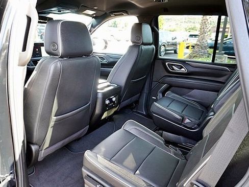 Used 2024 GMC Yukon SLT RWD image 17