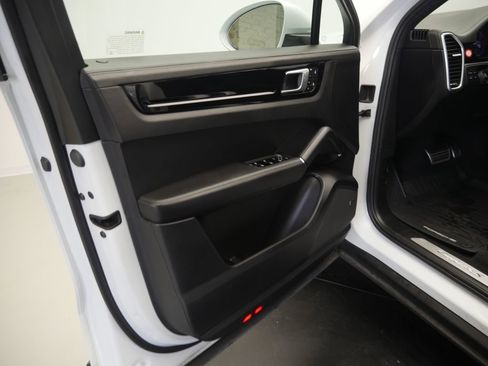 Certified 2023 Porsche Cayenne S AWD/4WD image 4