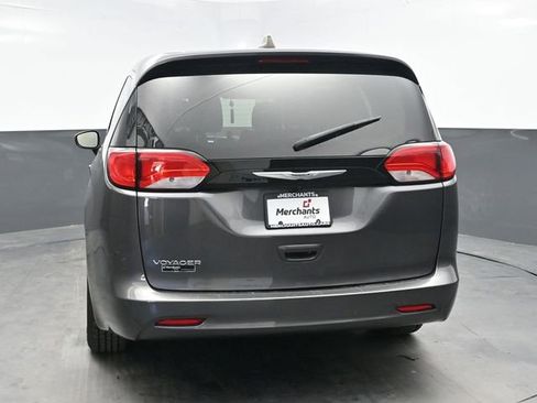 Used 2023 Chrysler Voyager LX image 5
