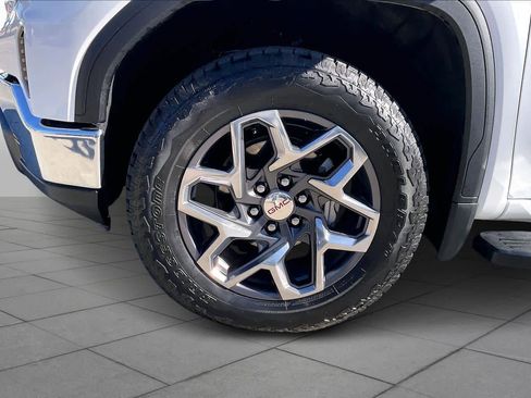 Used 2025 GMC Sierra 1500 SLT w/ SLT Premium Package image 10