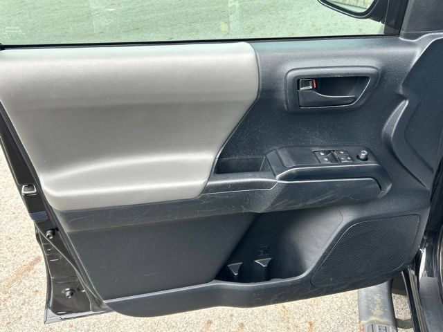 Used 2020 Toyota Tacoma SR w/ SX Package AWD/4WD image 21