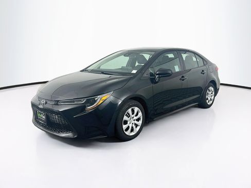 Used 2021 Toyota Corolla LE FWD image 3