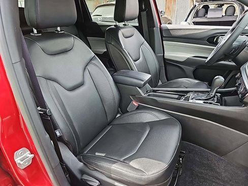 Used 2025 Jeep Compass Limited image 5