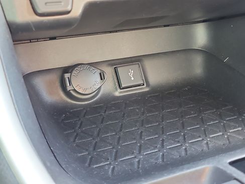 Used 2021 Toyota RAV4 XLE FWD image 27