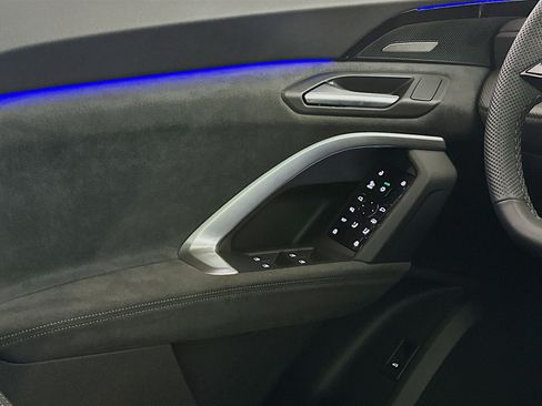 Used 2025 Audi SQ5 Premium Plus w/ Premium Plus Package image 15