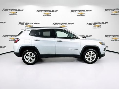 Used 2024 Jeep Compass Latitude AWD/4WD image 8