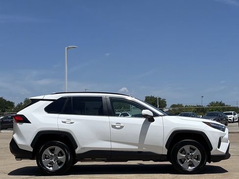 Used 2025 Toyota RAV4 XLE AWD/4WD image 3